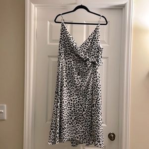 Express brand, size XL, zip back closure, cheetah print, side rouche detail